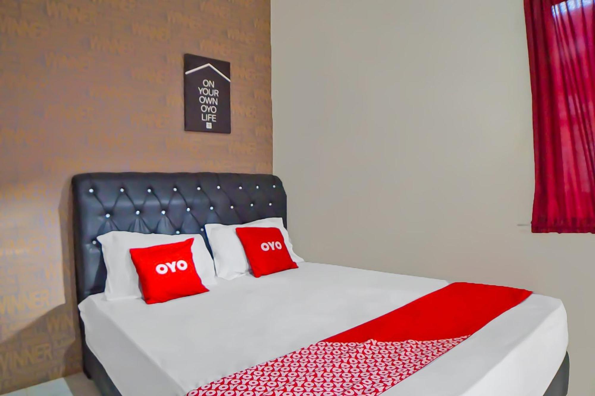 Oyo 92342 Hotel Batik Traveller Medan Exterior photo